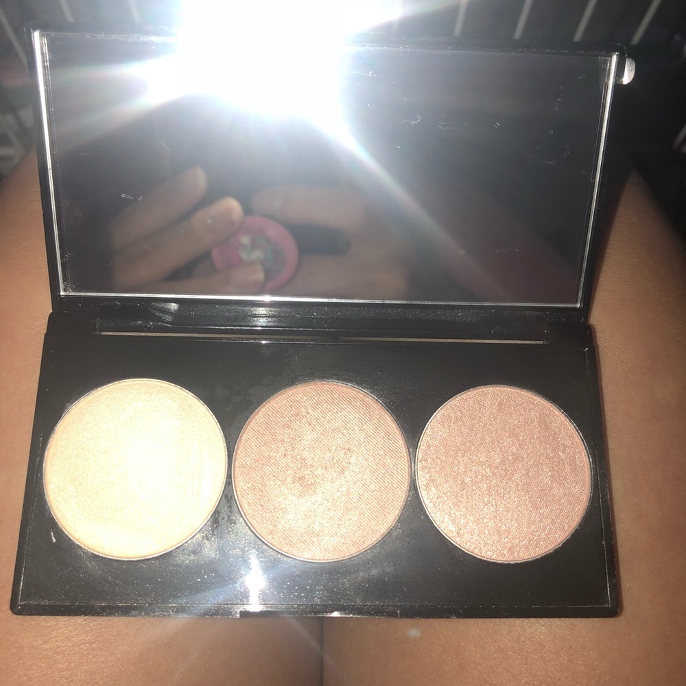 Smash box spotlight palette in Pearl